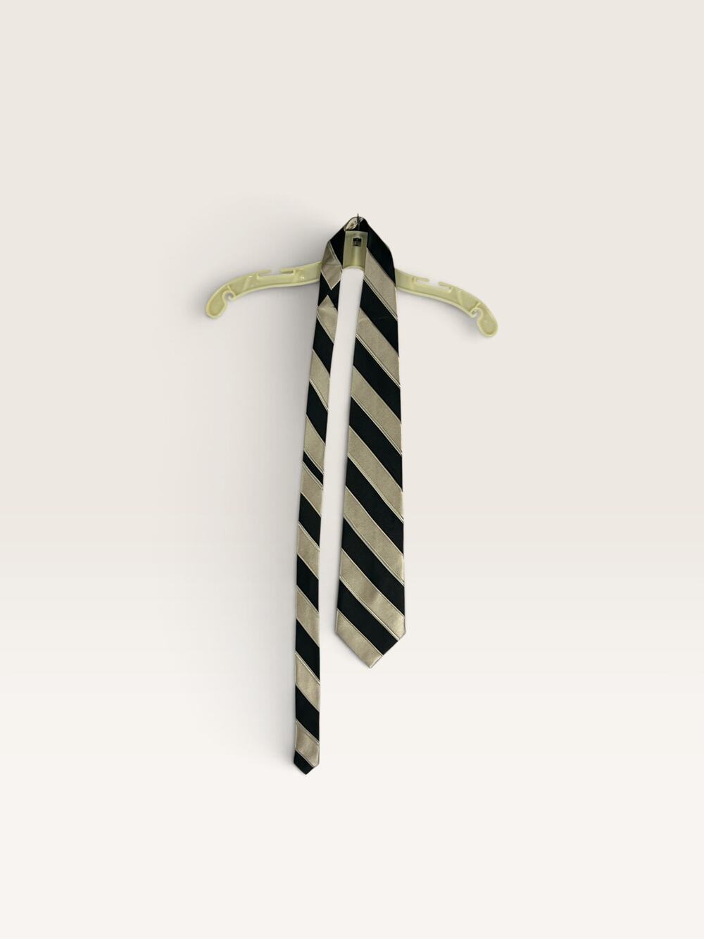 New Van Heusen 100% Silk Striped Necktie NWT Black Gold